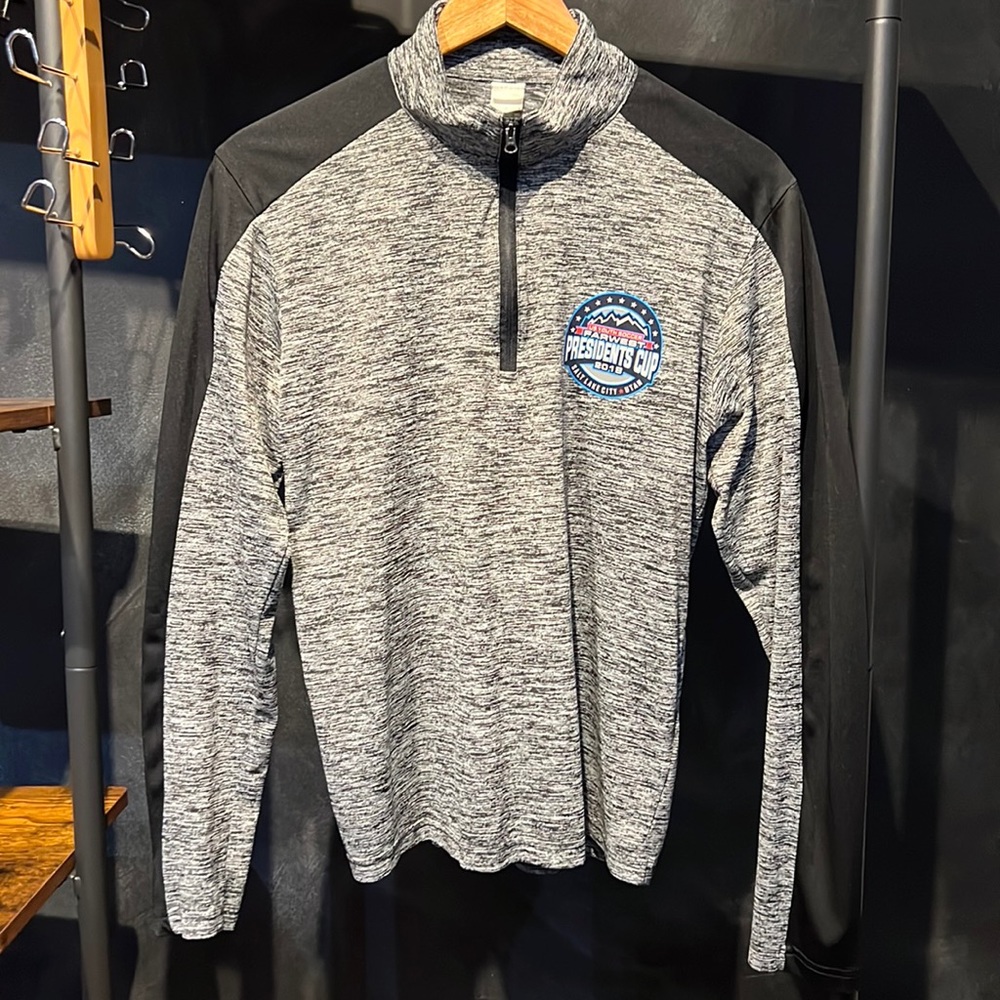 Long sleeve shirt black & Gray soccer sz Small activewear excellent cond.